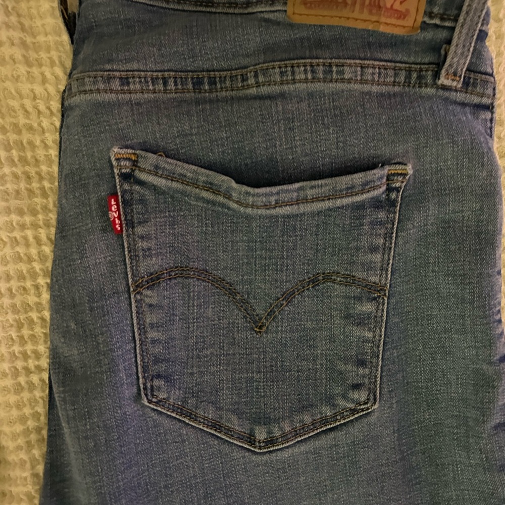 Levi’s !! - Picture 2 of 4